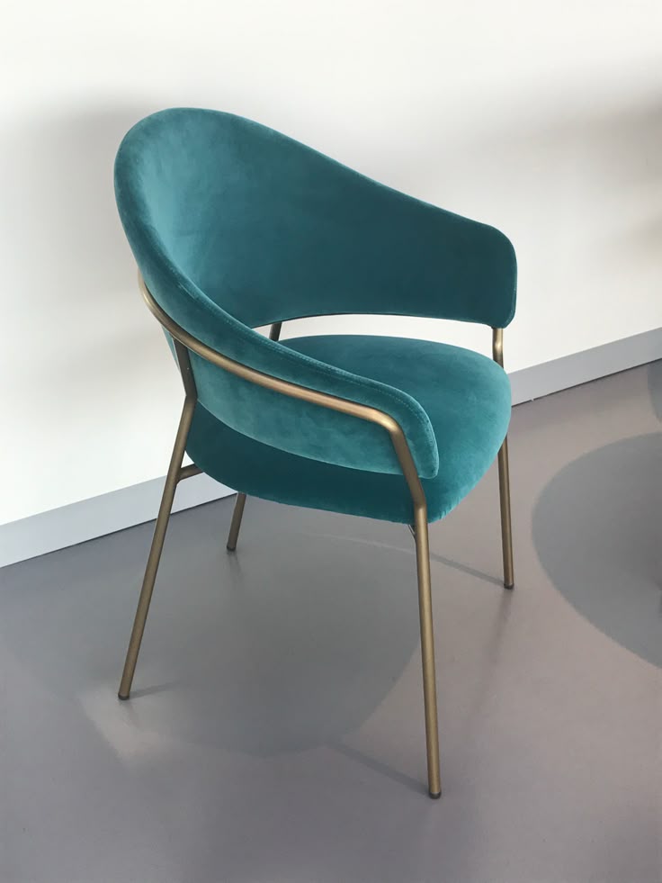 Kartgo Luxury Blush Velvet Accent Chair - Image 4