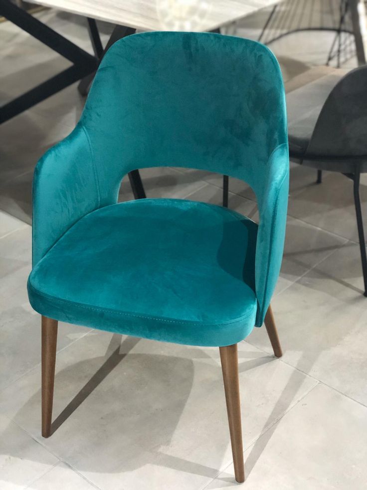 Kartgo Luxury Blush Velvet Accent Chair - Image 3